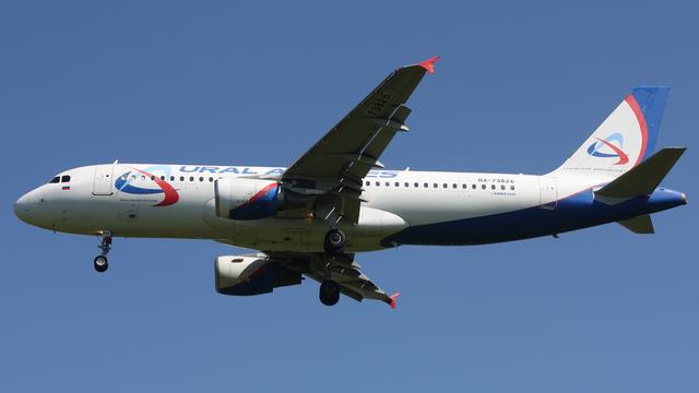 RA-73826:Airbus A320-200:Уральские авиалинии